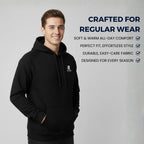 Man wearing a black hoodie with brand Rovarix on a gray background, featuring text about the hoodie's features.